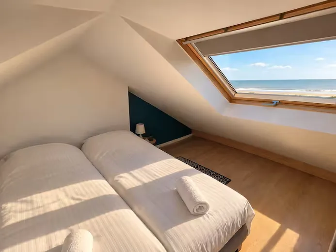 Attic bedroom with sea view