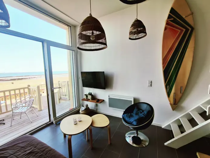 Living room facing the beach, glass doors onto the terrace