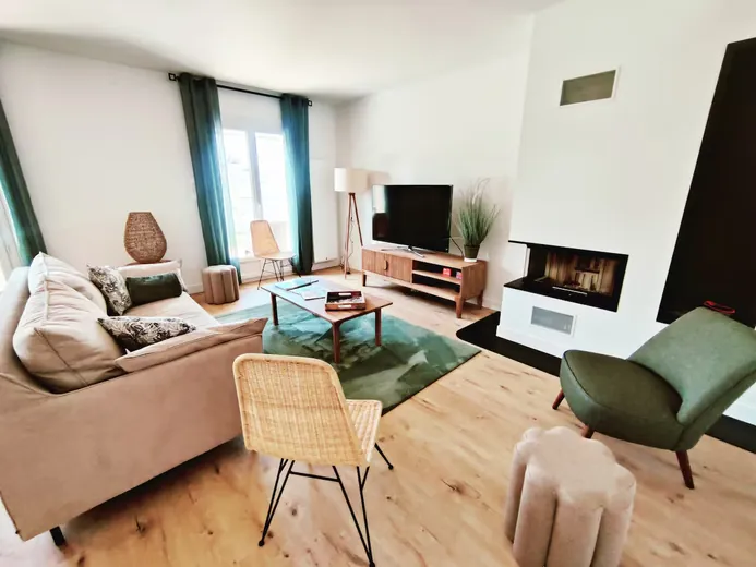 Lounge with fireplace